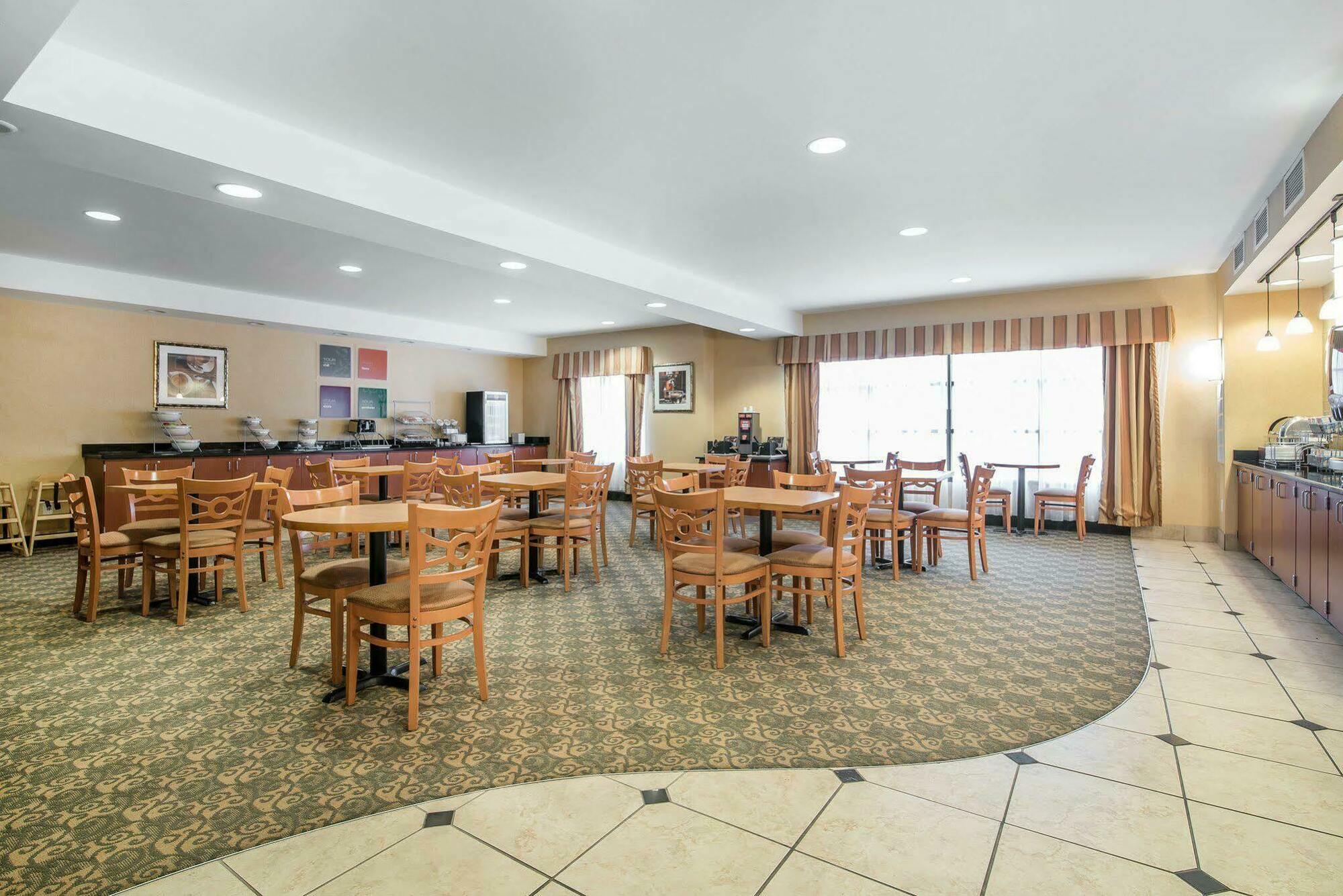 University Inn Vestal Esterno foto